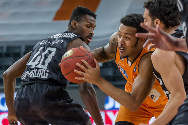 都以侵略性 都以侵略性