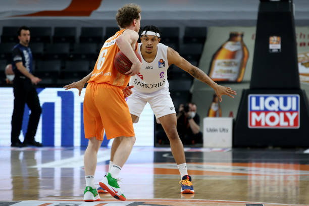 一帜的比赛 一帜的比赛